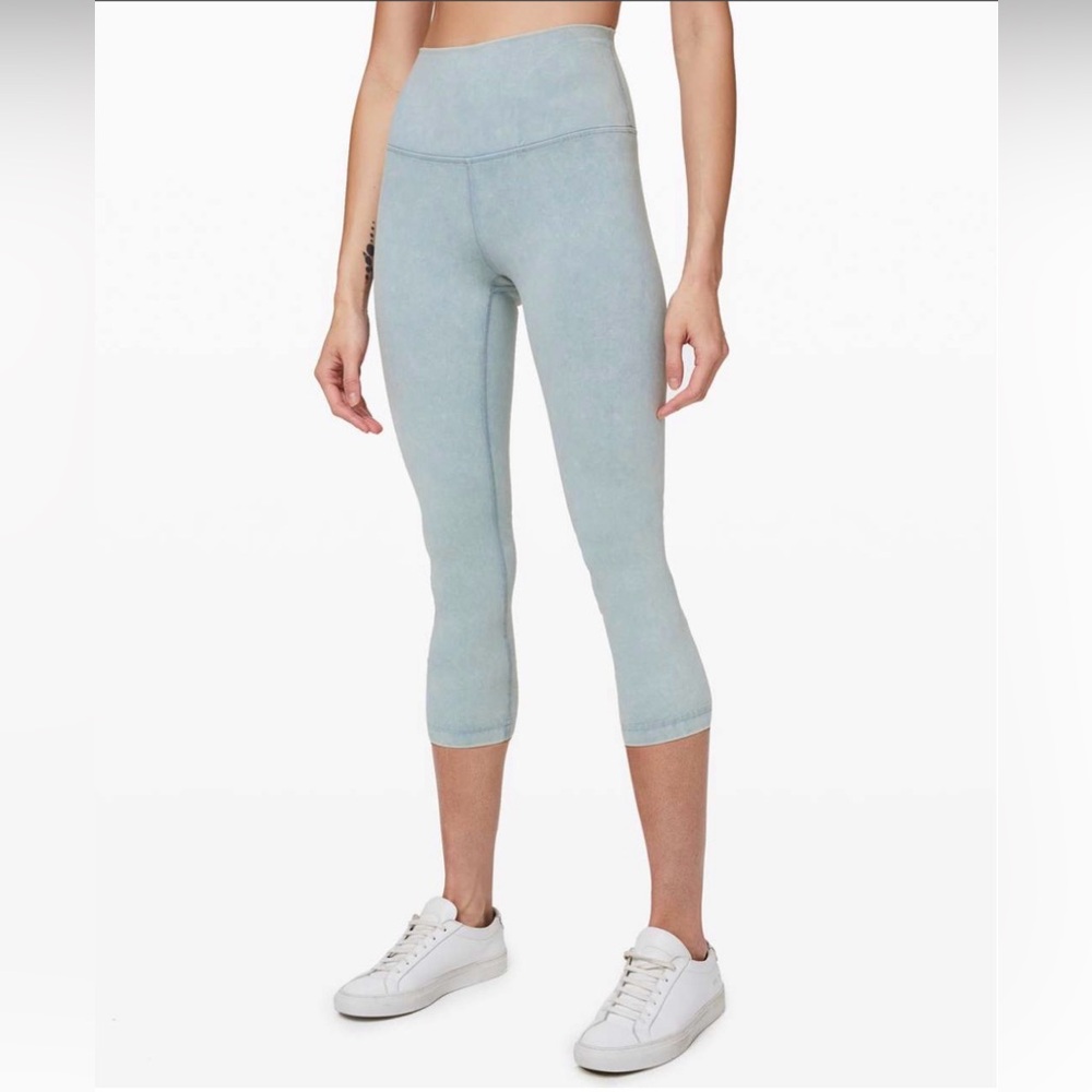 EUC Lululemon Wunder Under High-Rise Crop *Snow Washed 21"